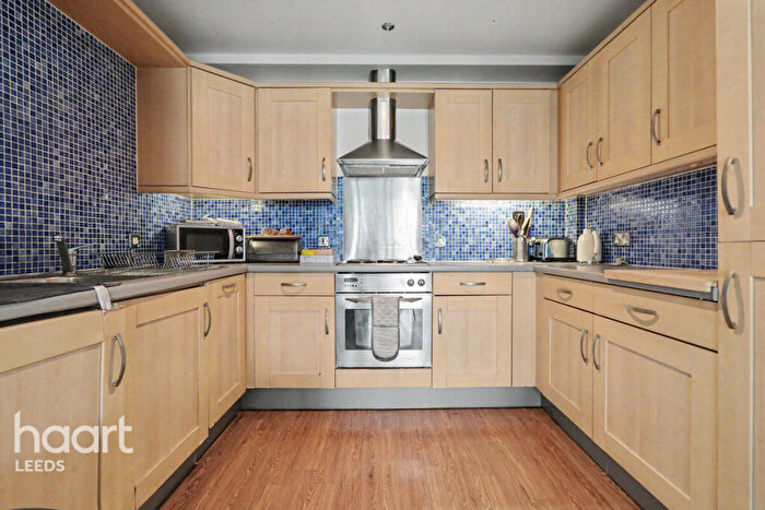 2 Bedroom Apartment For Sale In Whitehall Quay, Leeds, LS1