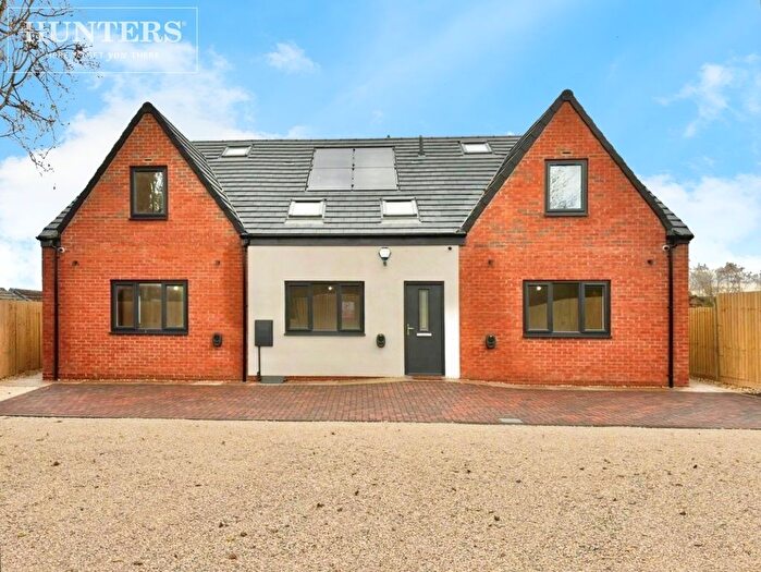 2 Bedroom Bungalow For Sale In Broom Close, Barnsley, S70