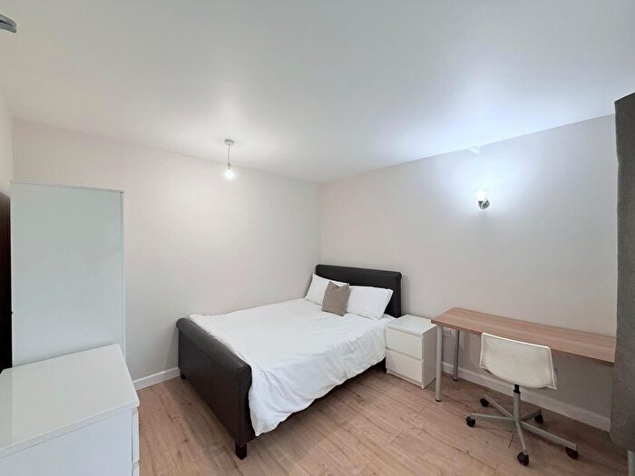4 Bedroom Semi-Detached House To Rent In Middleton Boulevard, Nottingham, NG8