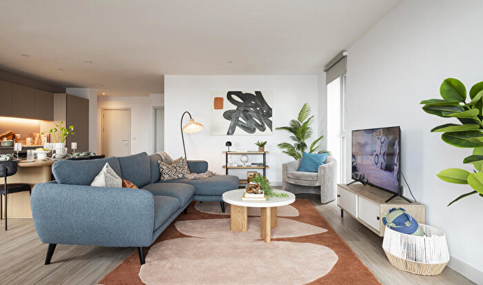 3 Bedroom Apartment To Rent In Ocean Drive, Edinburgh, EH6