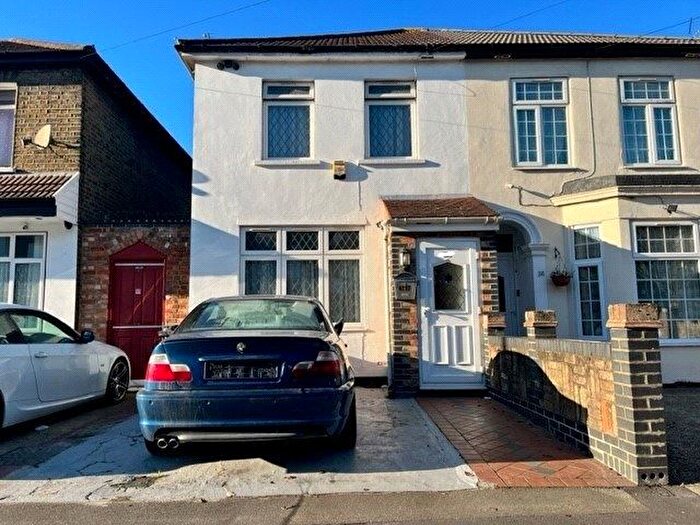 3 Bedroom Terraced House To Rent In Waltham Road, Southall, Greater London, UB2