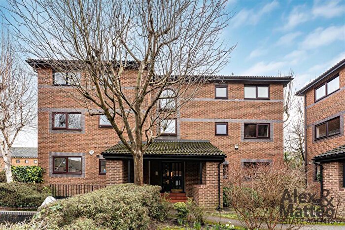 2 Bedroom Flat For Sale In Farrow Place, Canada Water, SE16