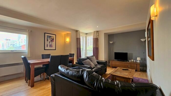 2 Bedroom Flat To Rent In Queen Street, Cardiff, CF10