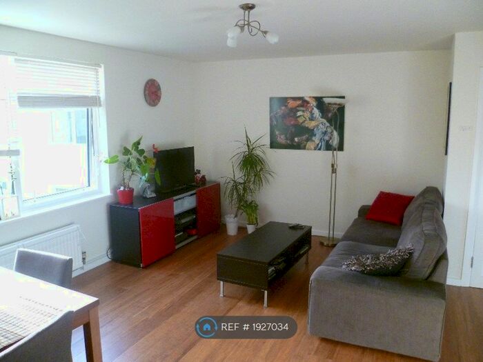 2 Bedroom Flat To Rent In Chesterton Towers, Cambridge, CB4