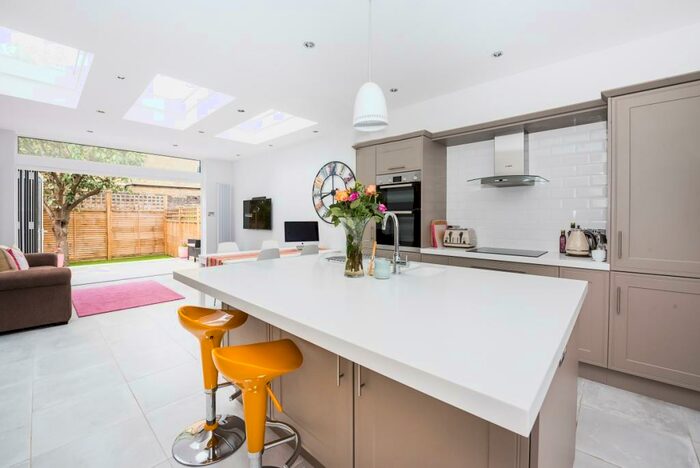 2 Bedroom Terraced House To Rent In Milton Road London, SW14