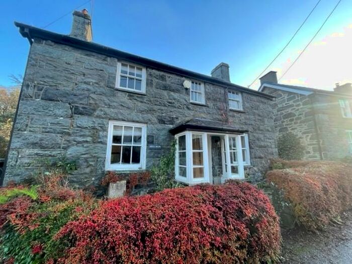 3 Bedroom Cottage To Rent In Rowen., LL32