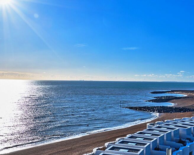 2 Bedroom Detached House For Sale In Shoreline Crescent, Folkestone, Kent, CT20
