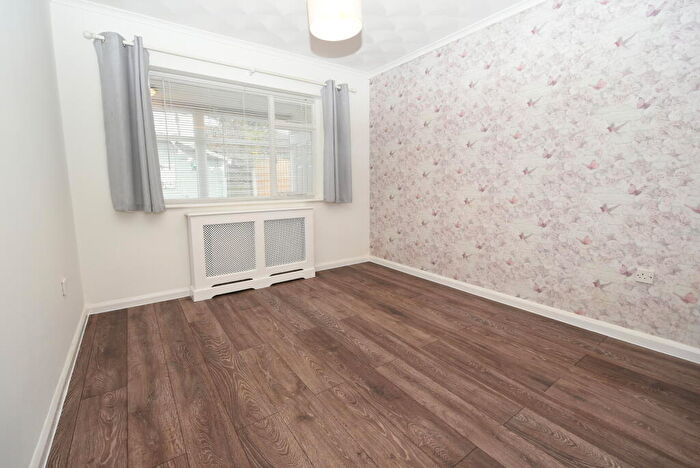 1 Bedroom Bungalow For Sale In Landsburg Road, Canvey Island, Essex, SS8