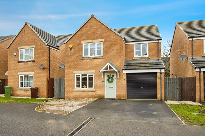 4 Bedroom Detached House For Sale In Aspen Way, Whinmoor, Leeds, LS14