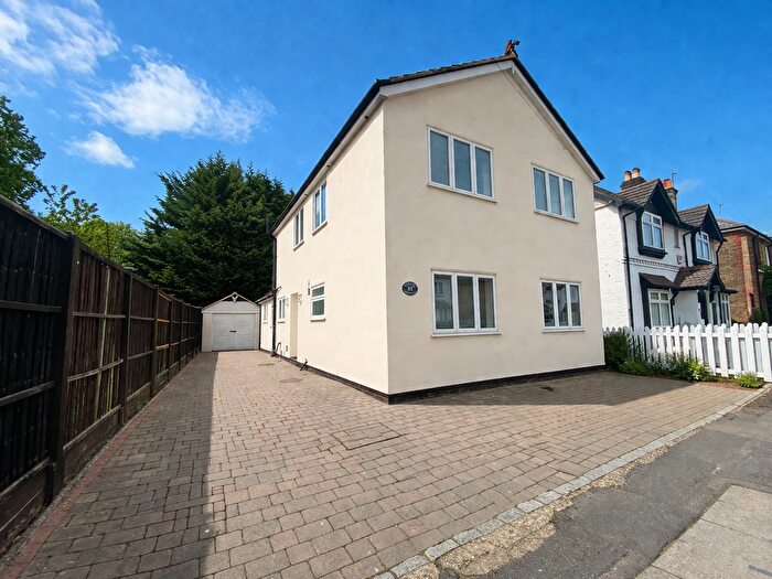 3 Bedroom Detached House To Rent In Arnold Road, Woking, GU21