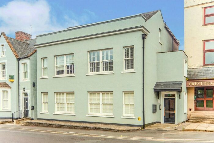 2 Bedroom Flat To Rent In Hendford, Yeovil, BA20