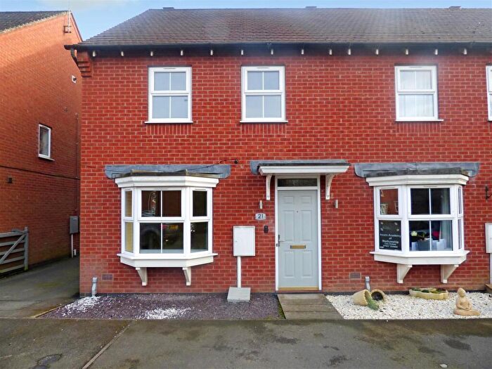 3 Bedroom Semi-Detached House To Rent In Greenwich Avenue, Church Gresley, DE11