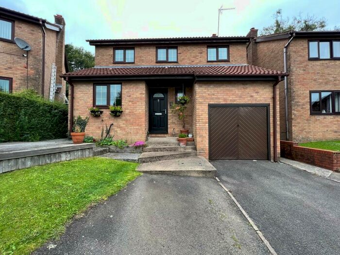 4 Bedroom Detached House For Sale In Tylcha Ganol, Tonyrefail Porth, CF39