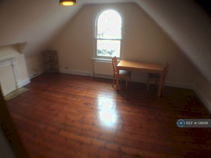 2 Bedroom Flat To Rent In Halesworth Rd, London, SE13