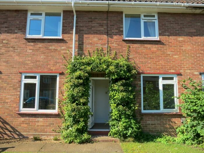 5 Bedroom Semi-Detached House To Rent In Freshfield Close, Norwich, NR5