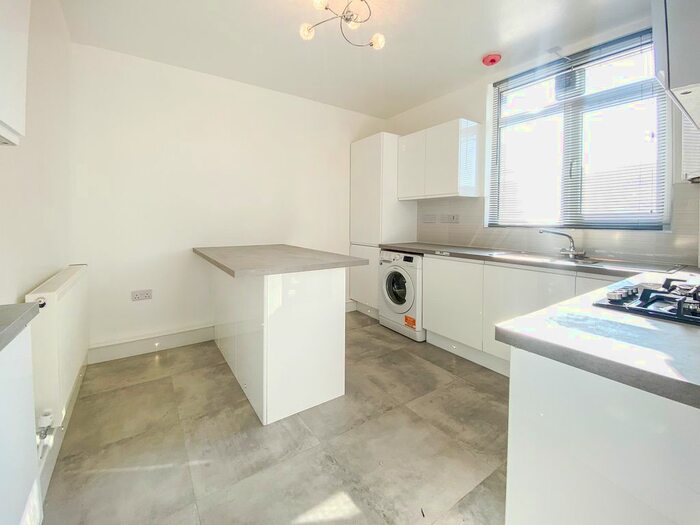 3 Bedroom Flat To Rent In Banister House Homerton High Street, Hackney, E9