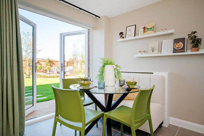 3 Bedroom End Of Terrace House For Sale In Northampton Road, Wellingborough, Northamptonshire, NN8