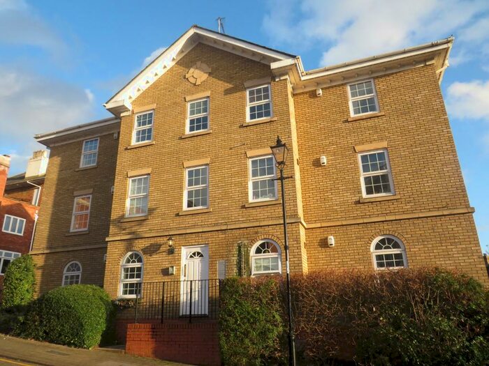 2 Bedroom Apartment To Rent In Scholars Court, Northampton, NN1