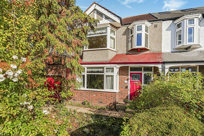 5 Bedroom Semi Detached House For Sale In Elm Walk, Raynes Park, SW20
