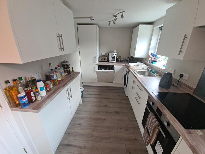 5 Bedroom House To Rent In Hyde Park Terrace, Leeds, LS6