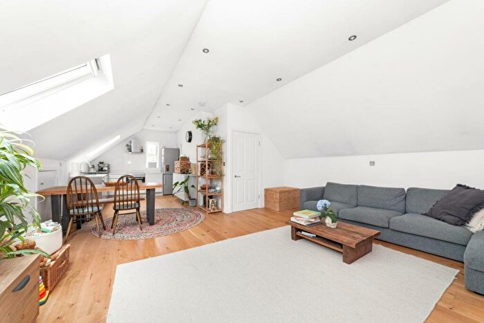 2 Bedroom Apartment To Rent In Hamlet Road, Crystal Palace, London, SE19