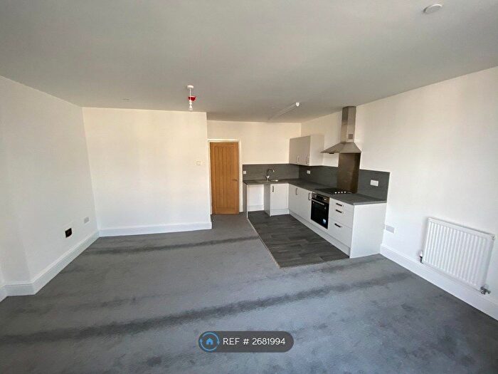 2 Bedroom Flat To Rent In Rhiw Bank Avenue, Colwyn Bay, LL29