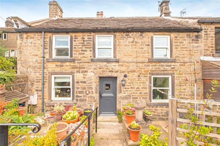 2 Bedroom End Of Terrace House For Sale In Towngate, Hepworth, Holmfirth, HD9