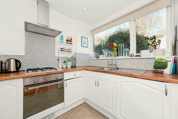 4 Bedroom Town House To Rent In Buckleigh Way, Crystal Palace, London, SE19