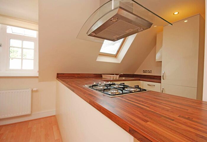 2 Bedroom Flat To Rent In Wandle Road, Morden, SM4