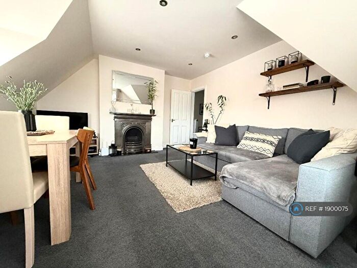 2 Bedroom Flat To Rent In High Street, Rottingdean, Brighton, BN2