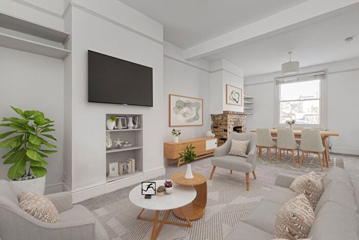 3 Bedroom Terraced House To Rent In Chatham Road, Between The Commons, SW11