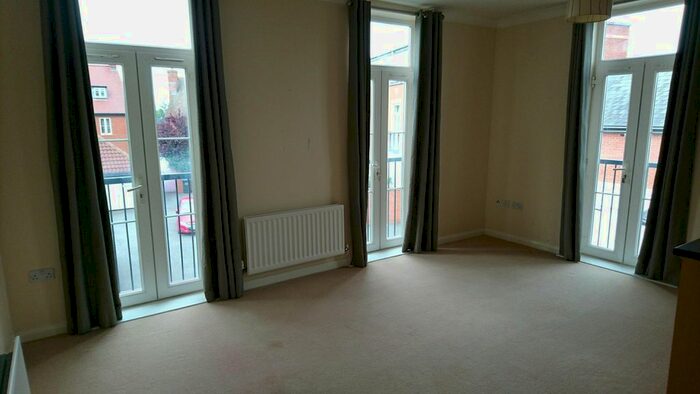 2 Bedroom Flat To Rent In Mosquito Way, Hatfield, AL10
