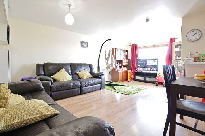 2 Bedroom Flat To Rent In Primrose Place, Isleworth, TW7