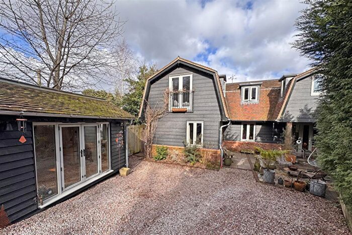 3 Bedroom Detached House For Sale In Roke Lane, Witley, Godalming, GU8