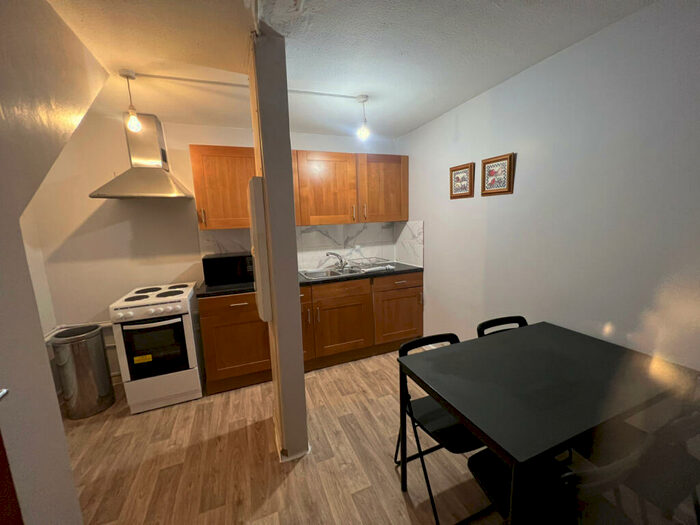 5 Bedroom Terraced House To Rent In London, SM2