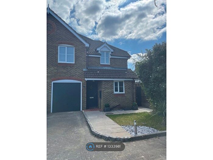 3 Bedroom Semi-Detached House To Rent In Summerfield Place, Ottershaw, Chertsey, KT16