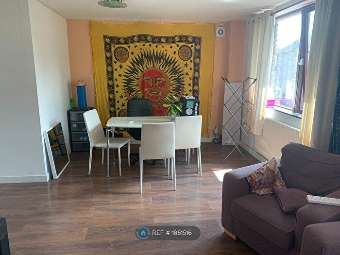 4 Bedroom Flat To Rent In Grove Crescent, Kingston Upon Thames, KT1