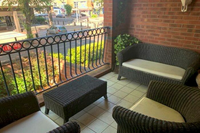 2 Bedroom Flat To Rent In Fox Road, Nottingham, NG2