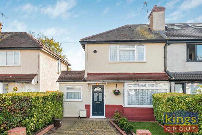 2 Bedroom End Of Terrace House For Sale In Middleham Road, Edmonton, N18