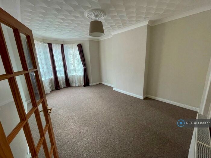 2 Bedroom Flat To Rent In Earl Street, Glasgow, G14