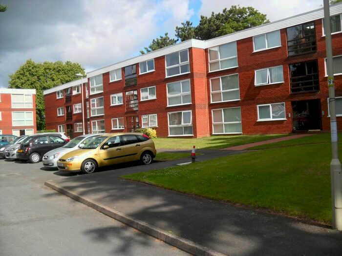 2 Bedroom Flat To Rent In Ingatestone Drive, Stourbridge, West Midlands, DY8
