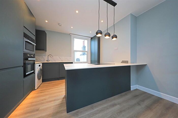 2 Bedroom Flat To Rent In Lyndhurst Road, Hove, BN3