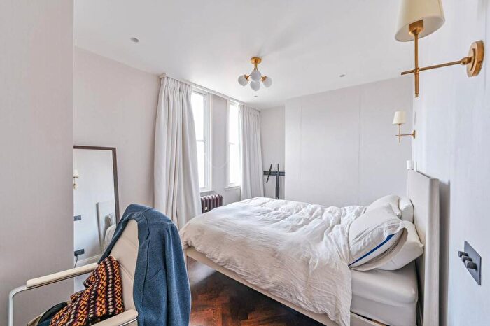 2 Bedroom Flat For Sale In Baker Street, Regent's Park, London, NW1