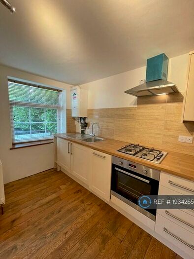 2 Bedroom Flat To Rent In St. Werburghs Road, Bristol, BS2