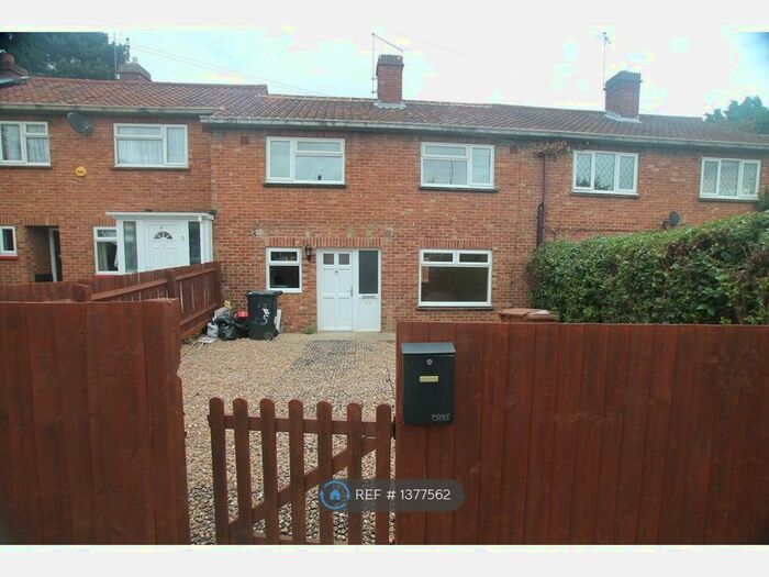 3 Bedroom Terraced House To Rent In Kingsthorpe Grove, Northampton, NN2