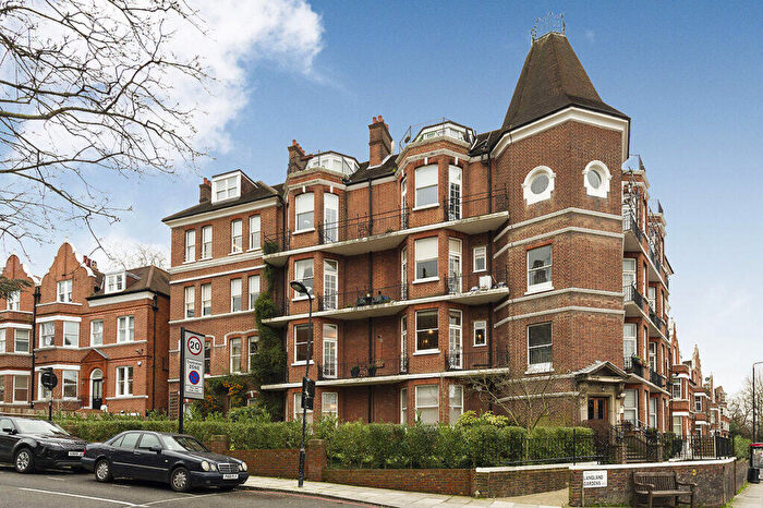 2 Bedroom Flat For Sale In Langland Mansions, Hampstead, London, NW3