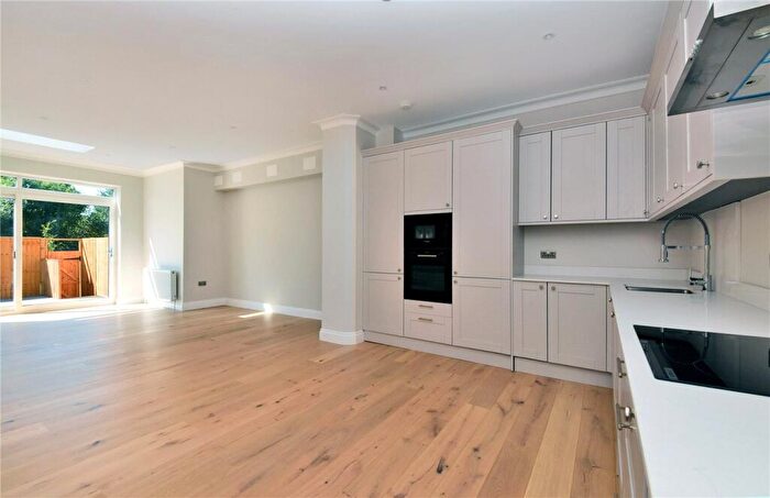 2 Bedroom Apartment For Sale In Holly Oak Close, Cheam, Sutton, SM2