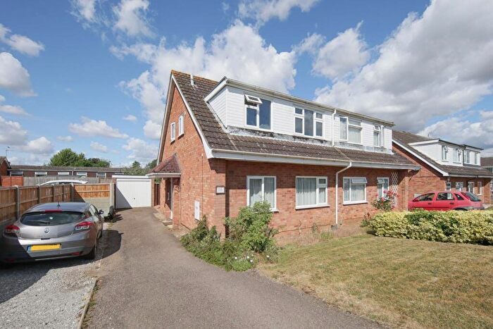 3 Bedroom Semi-Detached House For Sale In Severn Close, Royal Leamington Spa, CV32