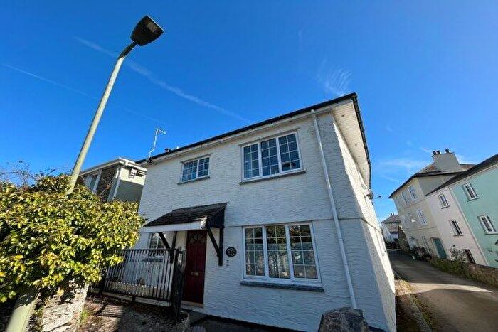2 Bedroom Property To Rent In Church Court, Totnes, TQ9