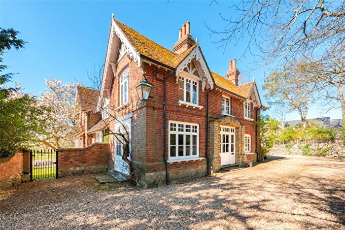 4 Bedroom Detached House For Sale In High Street North, Stewkley, Leighton Buzzard, Buckinghamshire, LU7